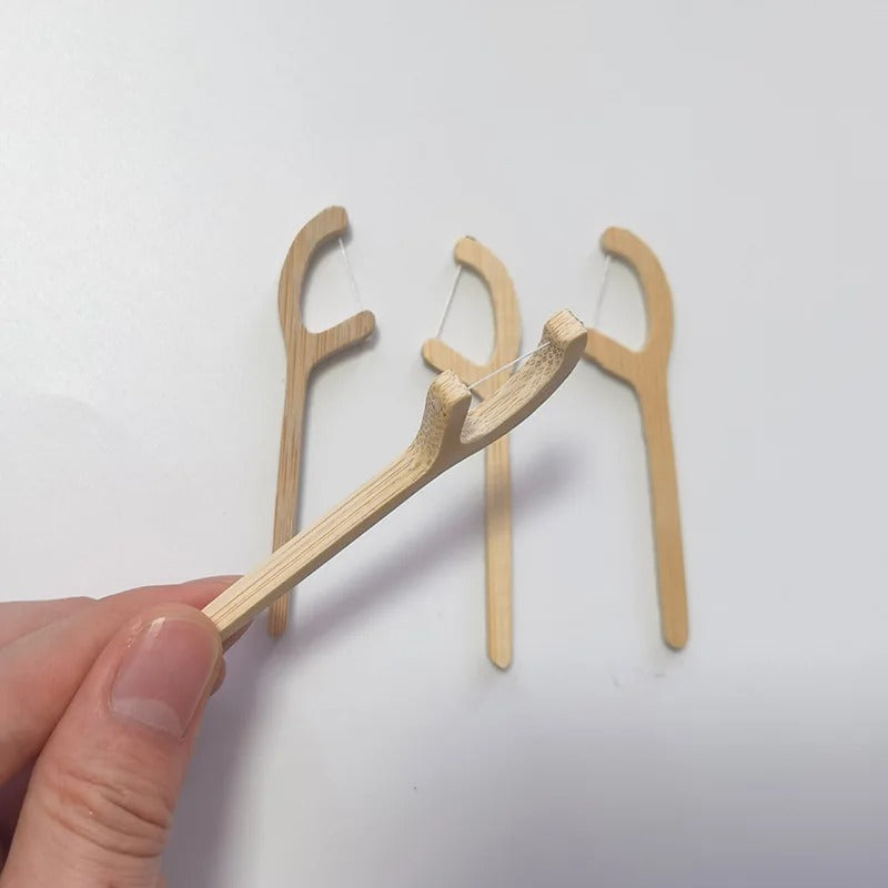 Light brown bamboo dental floss picks with curved head (20 pcs)